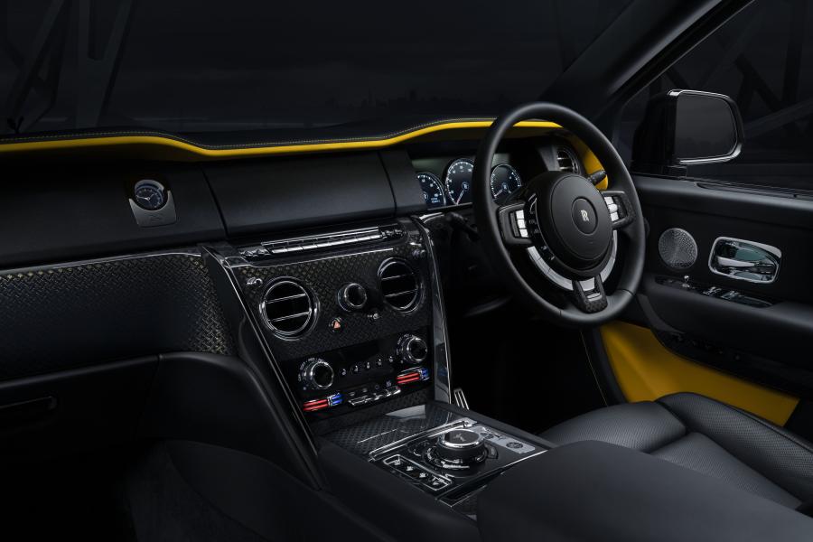 Торпедо Rolls-Royce Cullinan Black Badge 2019 года  (UK) (фото 6 из 20)